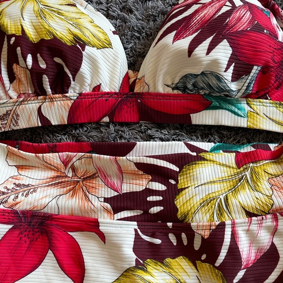 High Wasted Ribbed Bikini - Picture 4 of 11